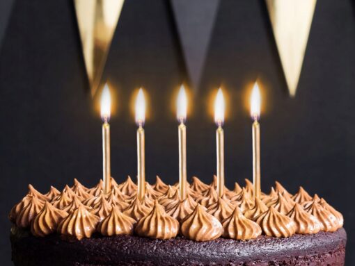 Świeczki urodzinowe gładkie Partydeco 6 cm 6 szt. złote - obrazek 3