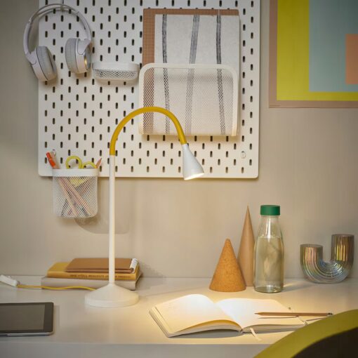IKEA NAVLINGE Lampka na biurko LED, żółty/biały - obrazek 4